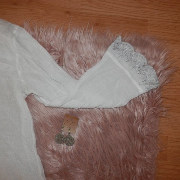 Solitaire Women's Small Embroidered Blouse Shirt - Picture 5 of 8